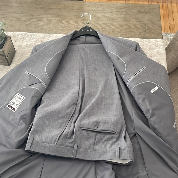 Jos A Bank Mens 2 Piece Suit - Picture 4 of 4
